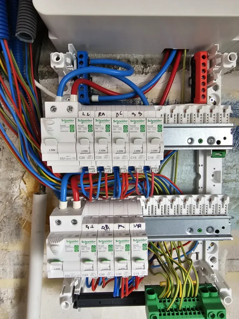 Réalisation d'électricité par LP Elec, electricien à la Rochelle