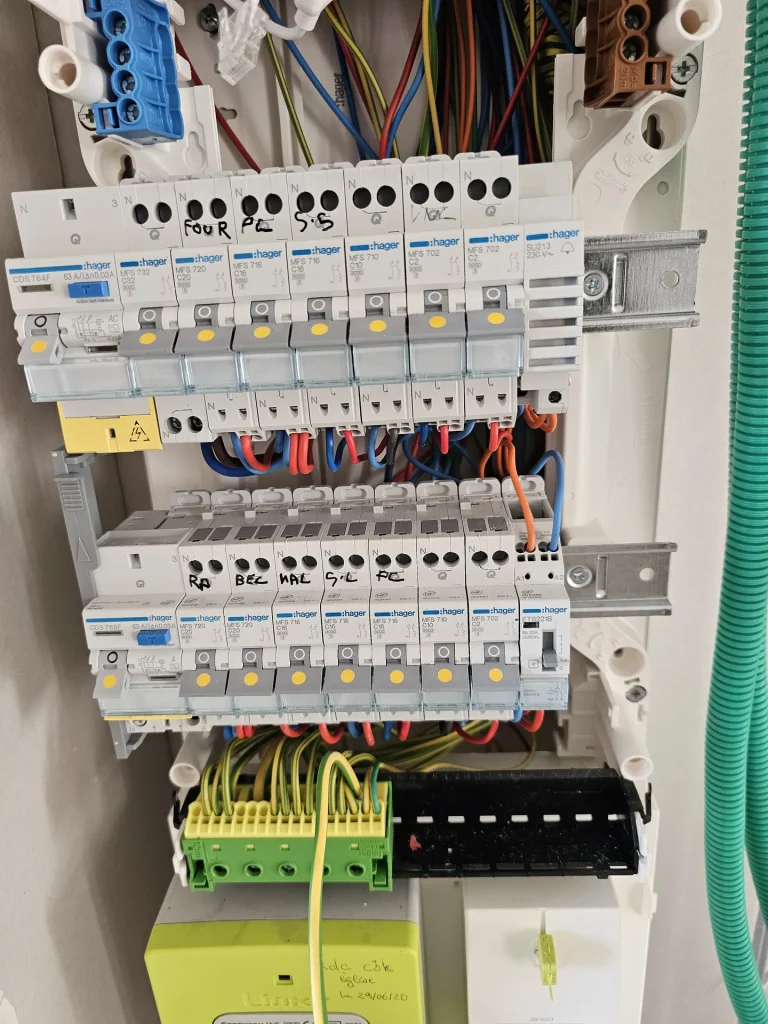 Réalisation d'électricité générale par LP Elec, electricien à la Rochelle