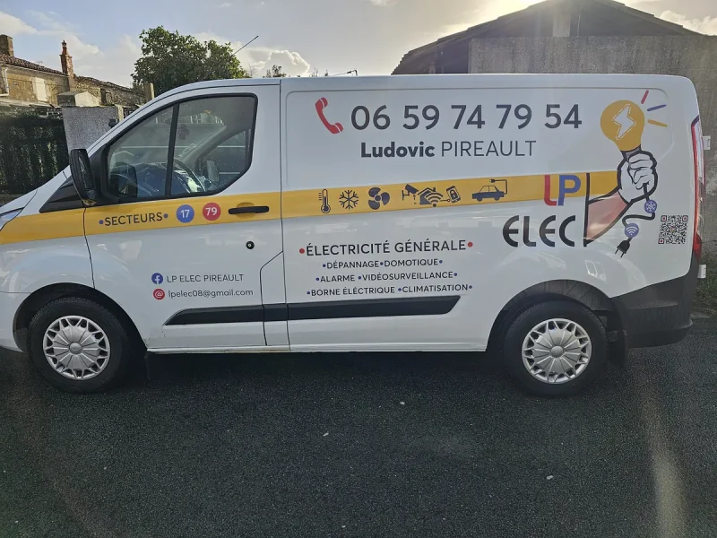 Photo du camion de LP Elec électricien à la Rochelle
